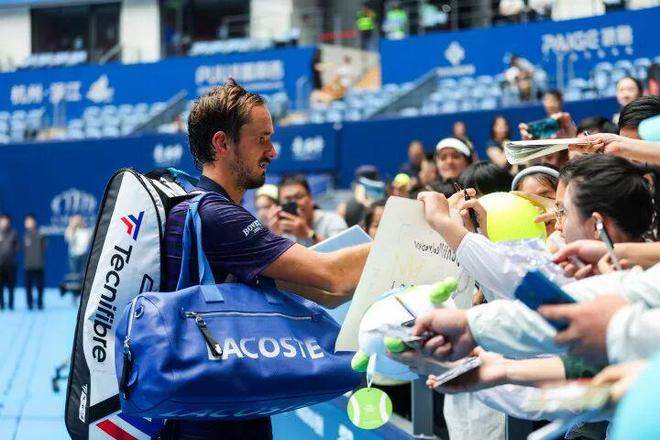 包含日本网球队爆冷西班牙网球队,梅德韦杰夫送出助攻的词条 包含日本网球队爆冷西班牙网球队,梅德韦杰夫送出助攻的词条