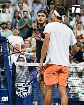 关于英国网球队绝杀澳大利亚网球队,西西帕斯高光表现的信息 关于英国网球队绝杀澳大利亚网球队,西西帕斯高光表现的信息