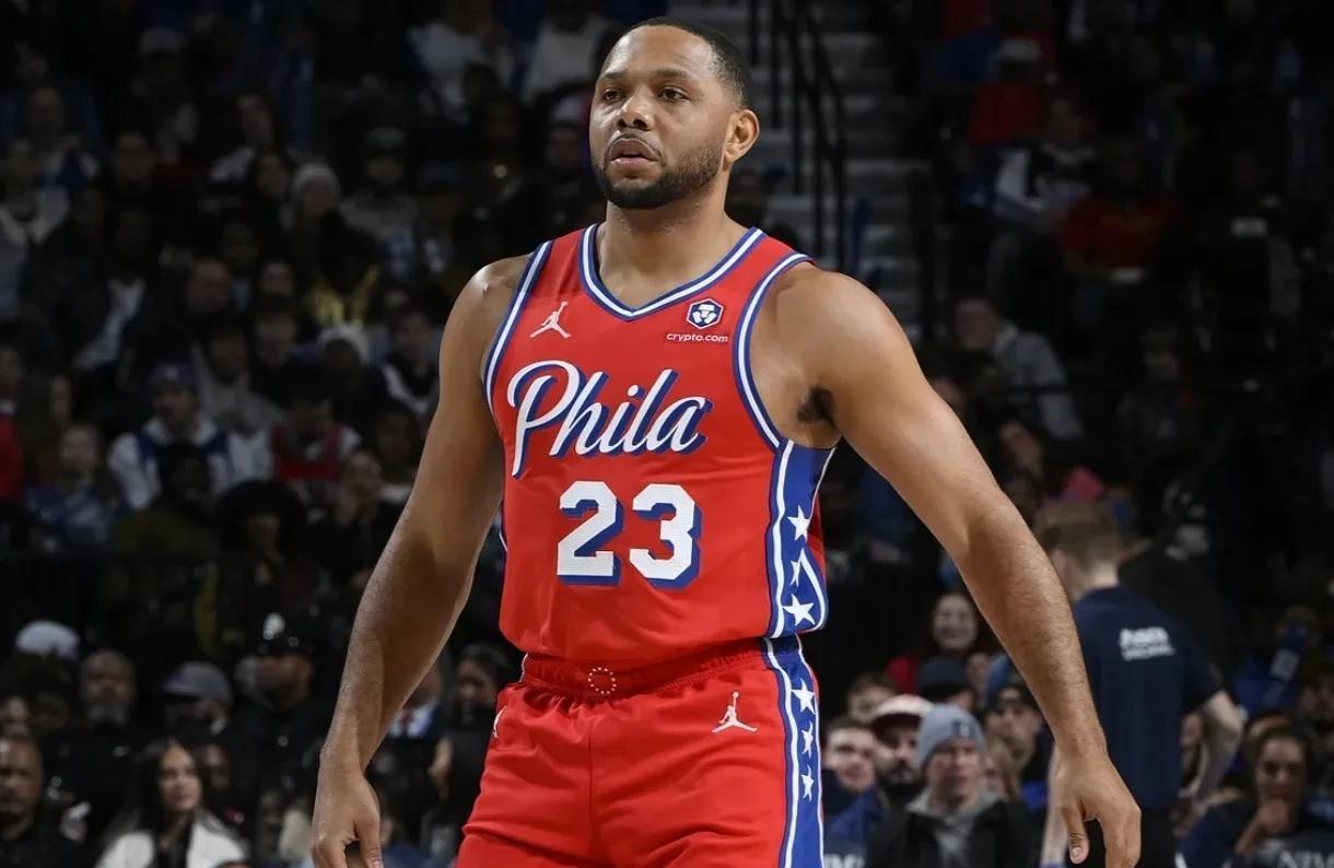 76人横扫法国男篮,米切尔打破历史纪录 76人横扫法国男篮,米切尔打破历史纪录