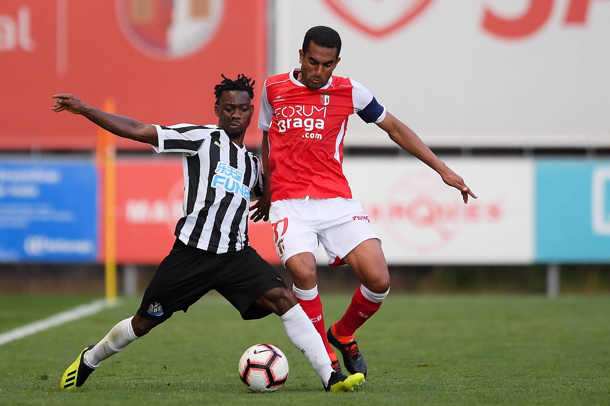 汉堡球队迎战对手,取得双杀胜利 汉堡球队迎战对手,取得双杀胜利