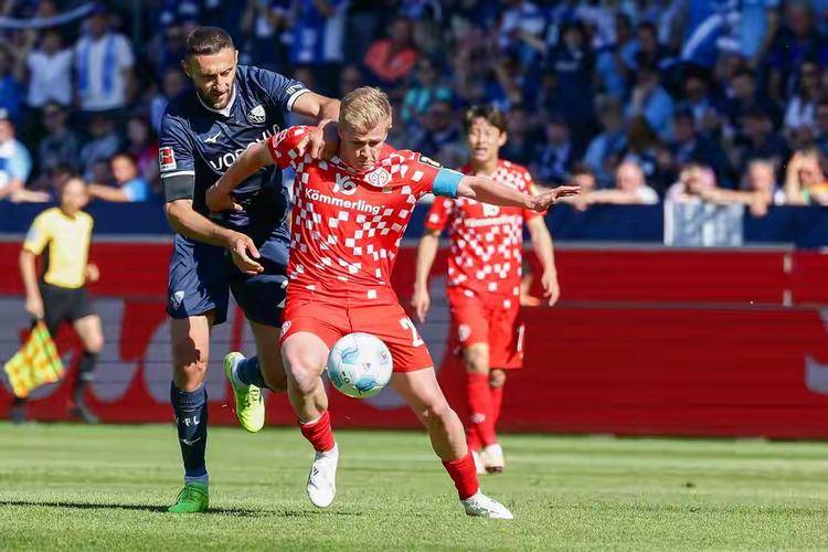 开云体育下载-弗莱堡队成功击败对手，取得胜利