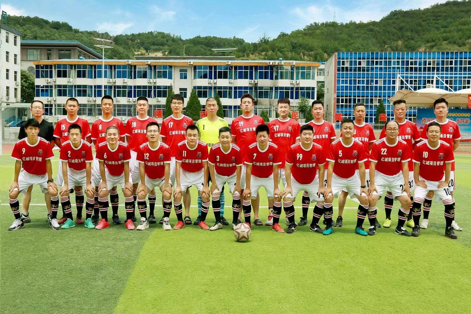 加纳队在国际友谊赛中取得胜利，士气高昂