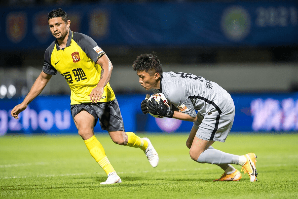 关于河南全队共同努力，为球队赢得胜利乐开花的信息