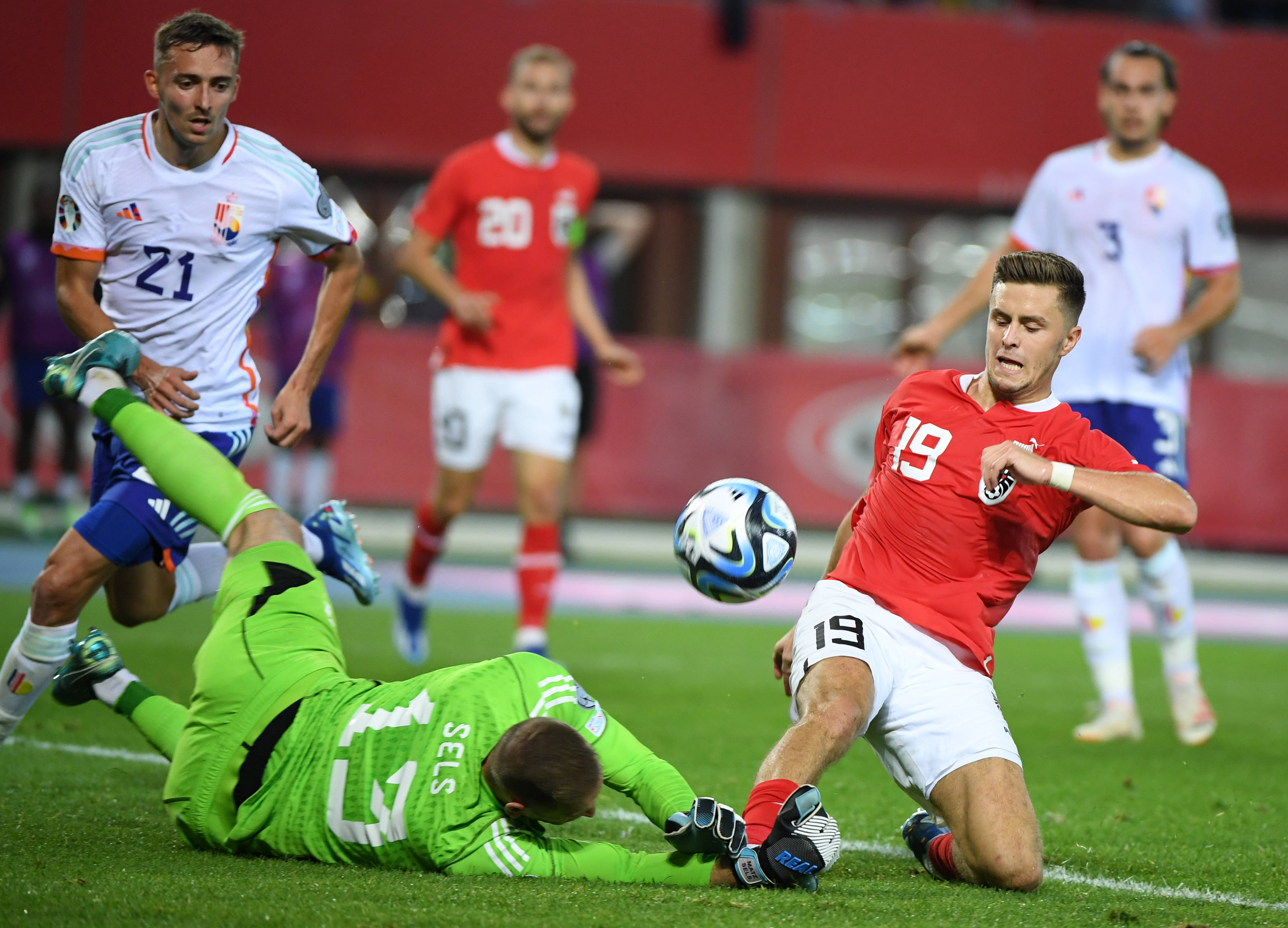 比利时队在欧预赛预选赛中大获全胜