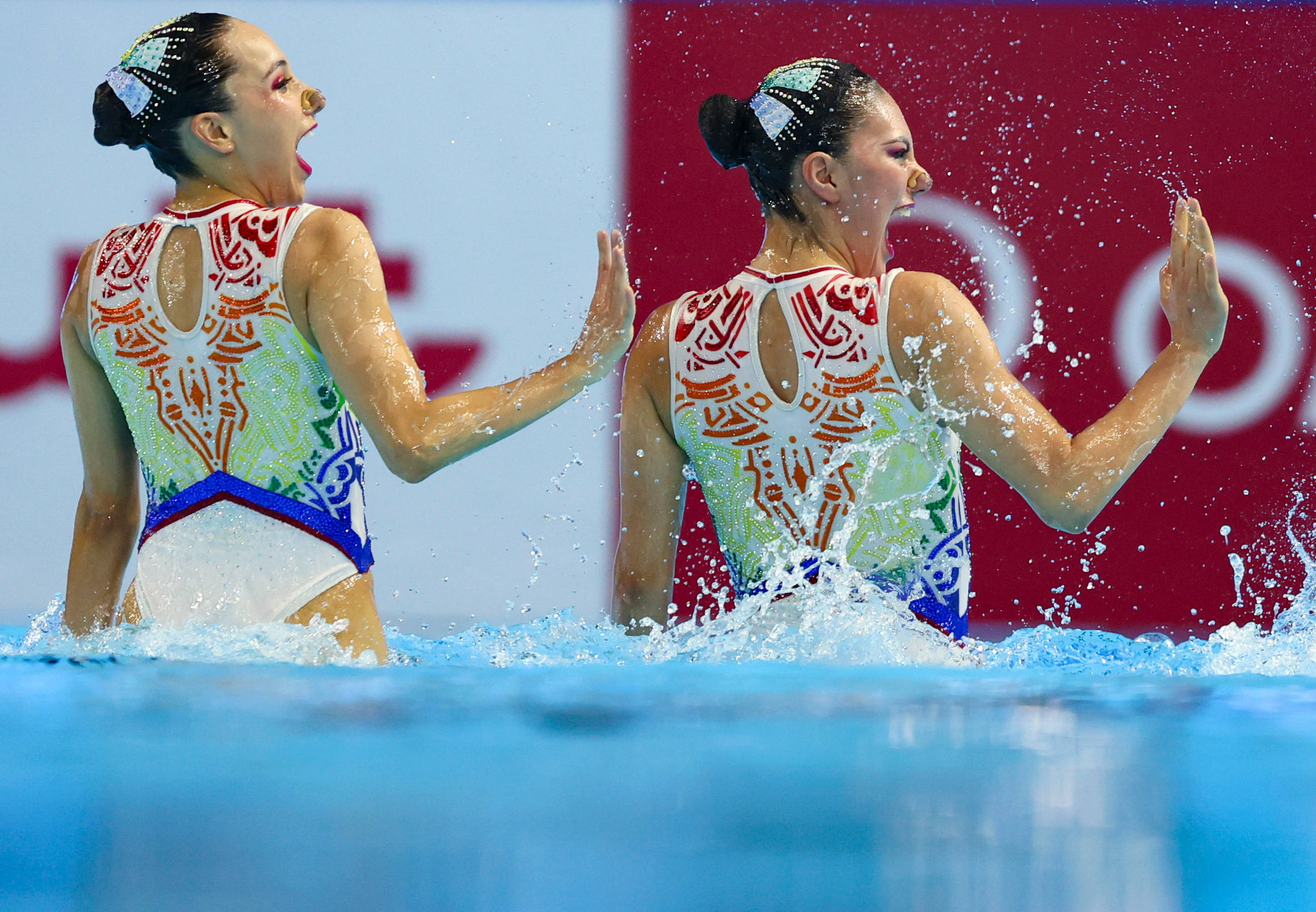 精湛技艺：花样游泳团体决赛的简单介绍