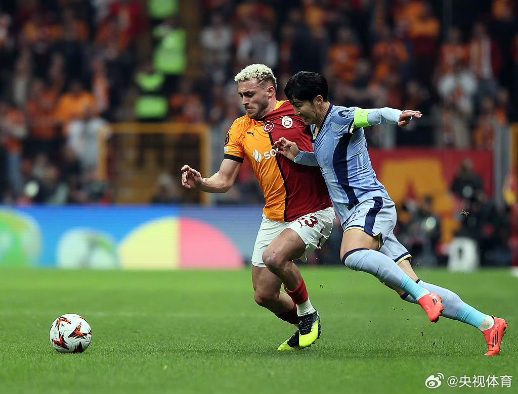 欧冠大战打响，球迷热情支持球队