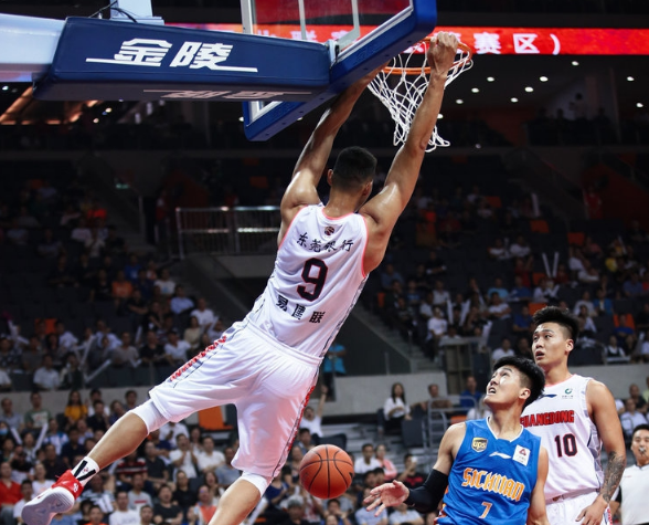 包含新疆队逆转魔术，易建联状态火热的词条