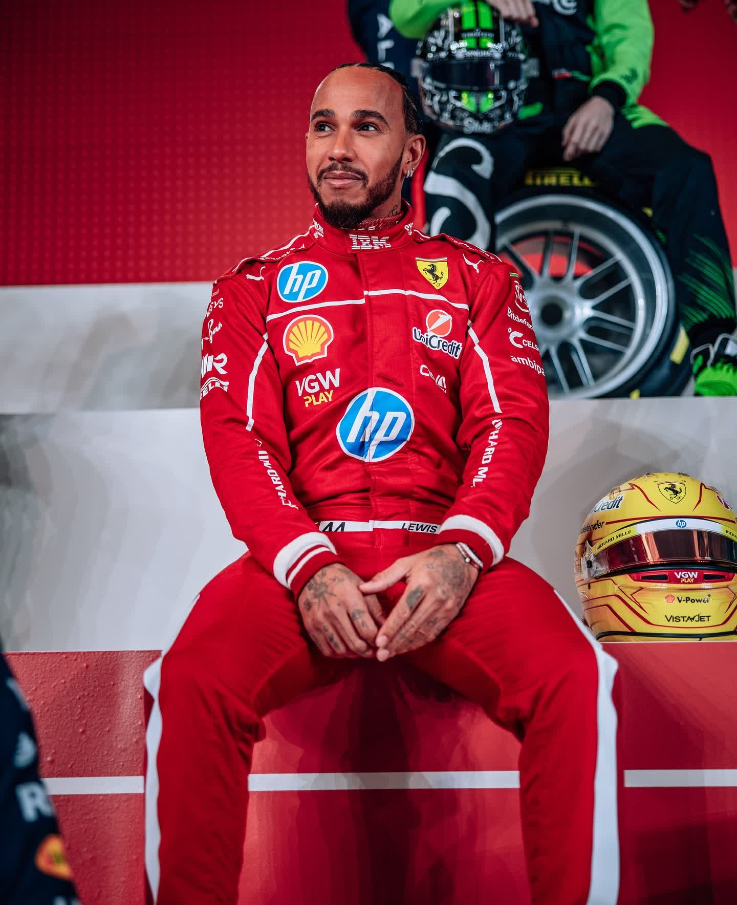 梅赛德斯横扫红牛车队，塞恩斯扛起全队的简单介绍