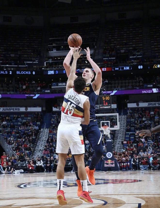 关于掘金逆转深圳队，霍勒迪关键制胜的信息