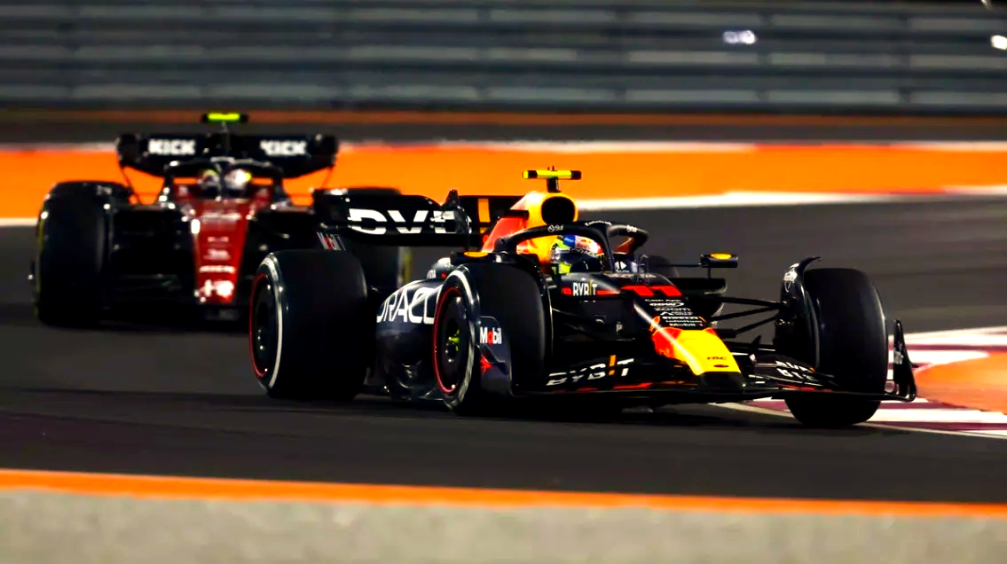 包含梅赛德斯轻取红牛车队，佩雷兹刷新纪录的词条