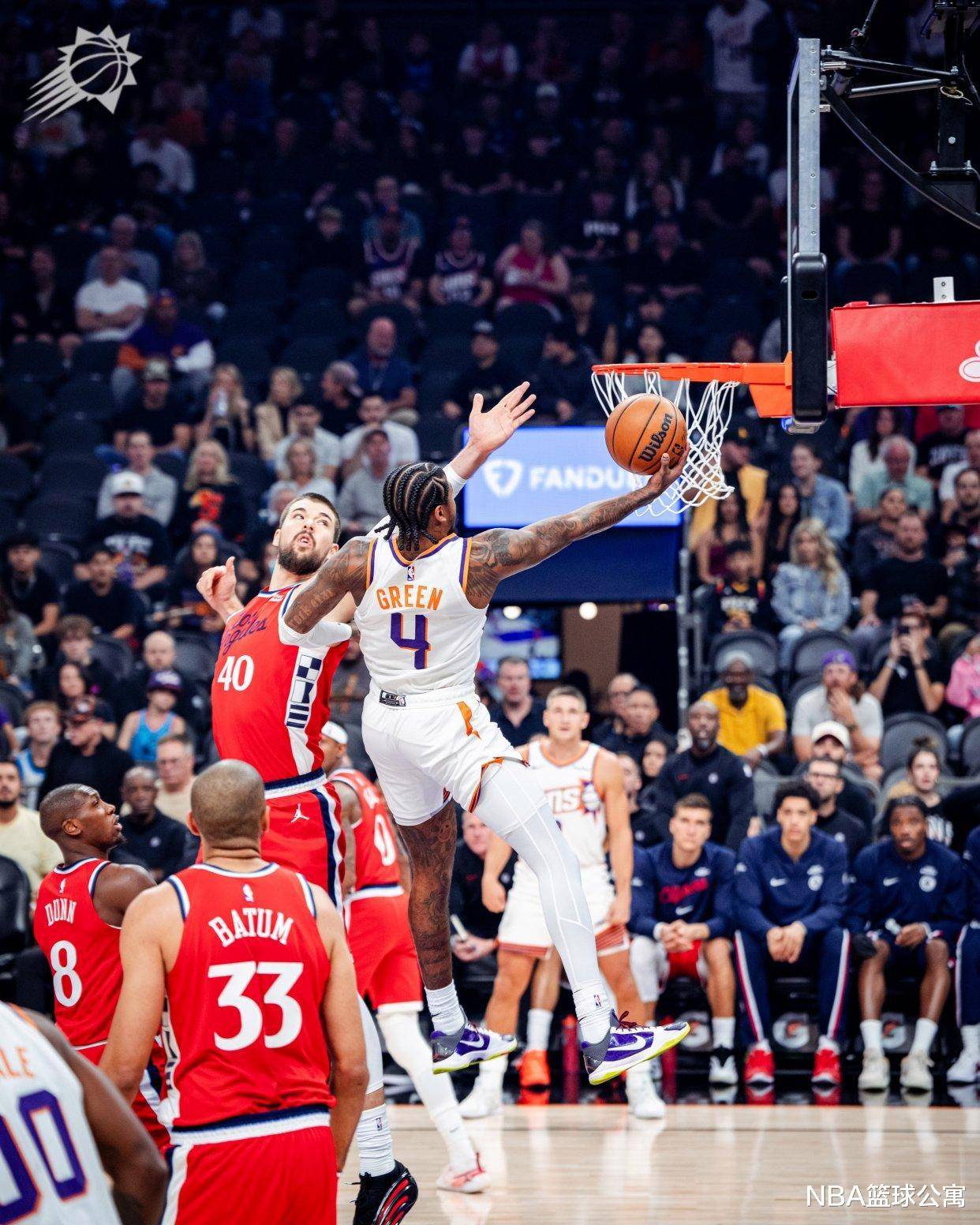 快船完胜太阳，布克带队取胜