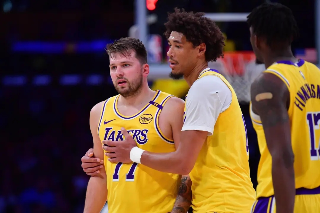 开云体育直播-湖人轻取勇士，布克统治全场的简单介绍