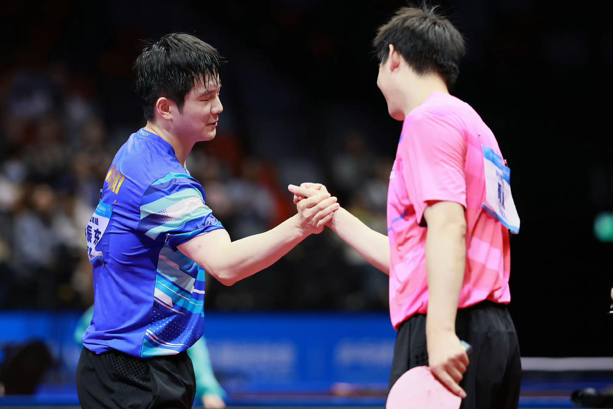 中国队逆转瑞典队，樊振东扛起全队