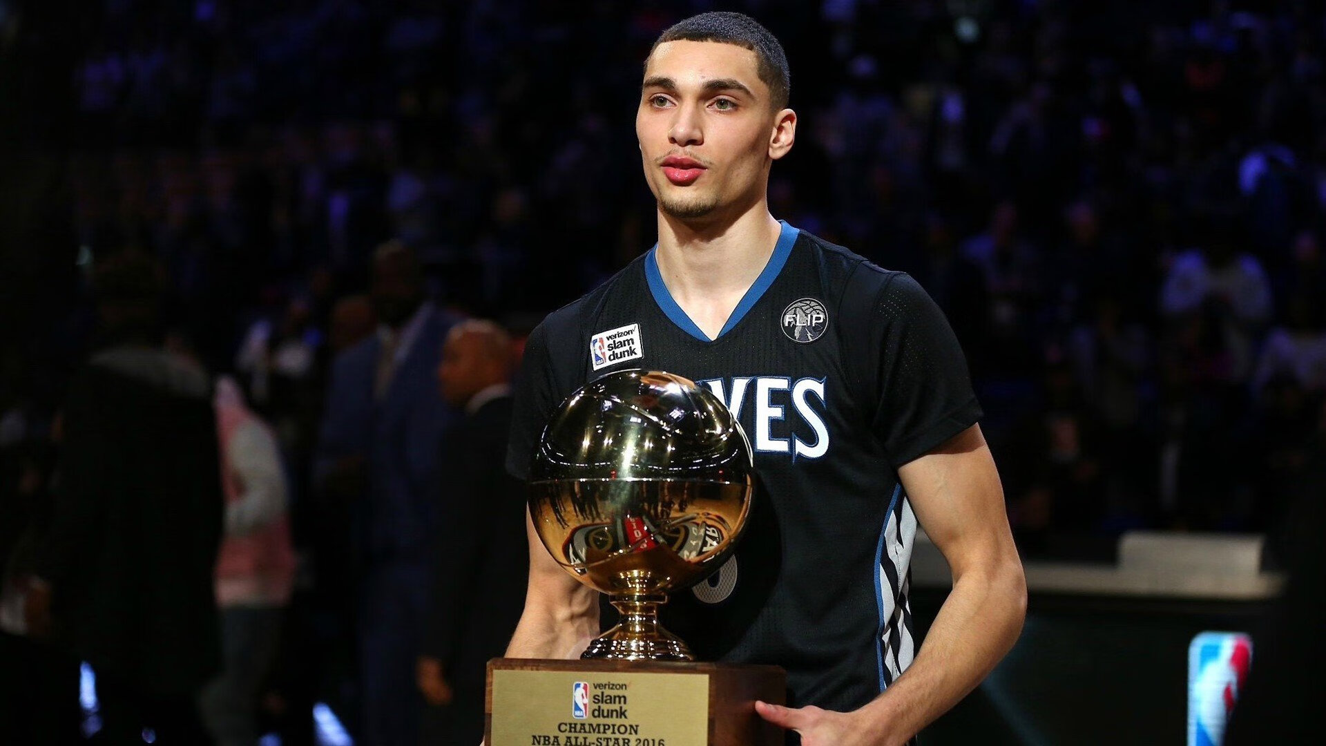 独行侠收割奇才,布克数据全面爆炸,一场个人英雄主义的完美诠释