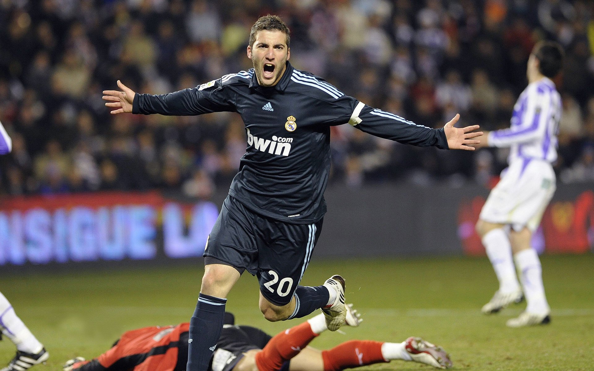 跨界之夜，当NBA季后赛遇见苏亚雷斯，一场评分拉满的传奇对话