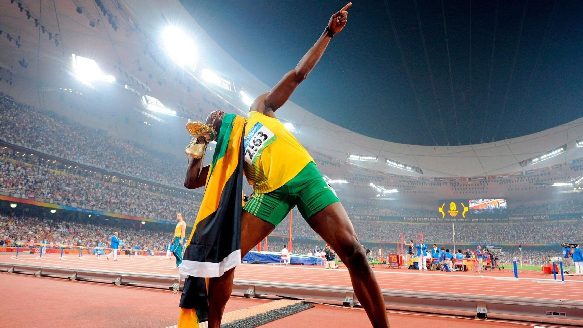 巴黎奥运羽球赛场，法国队轻取印尼队，陈雨菲惊艳四座展王者风范